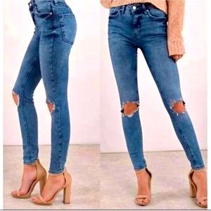 ♥️FREE PEOPLE BUSTED KNEE JEANS SZ 30R